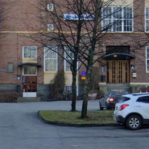 B-rapun sisäänkäynti vasemmalla ja A-rapun ulkoportaat oikealla.
